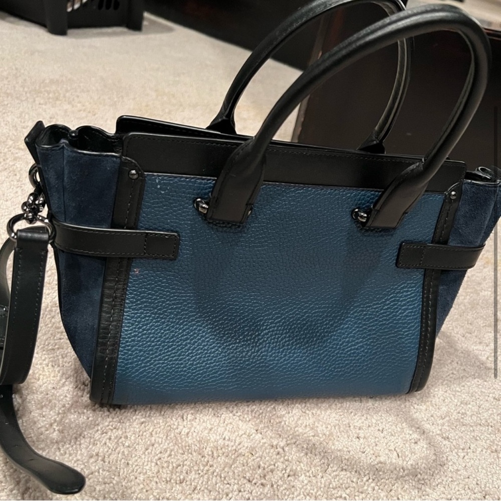 Coach Swagger purse - Picture 2 of 8